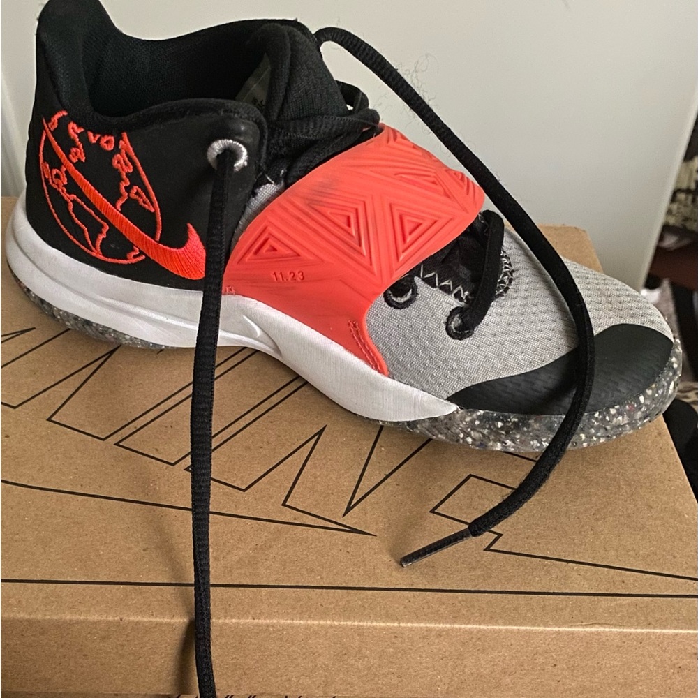 Nike Kyrie Flytrap III SE